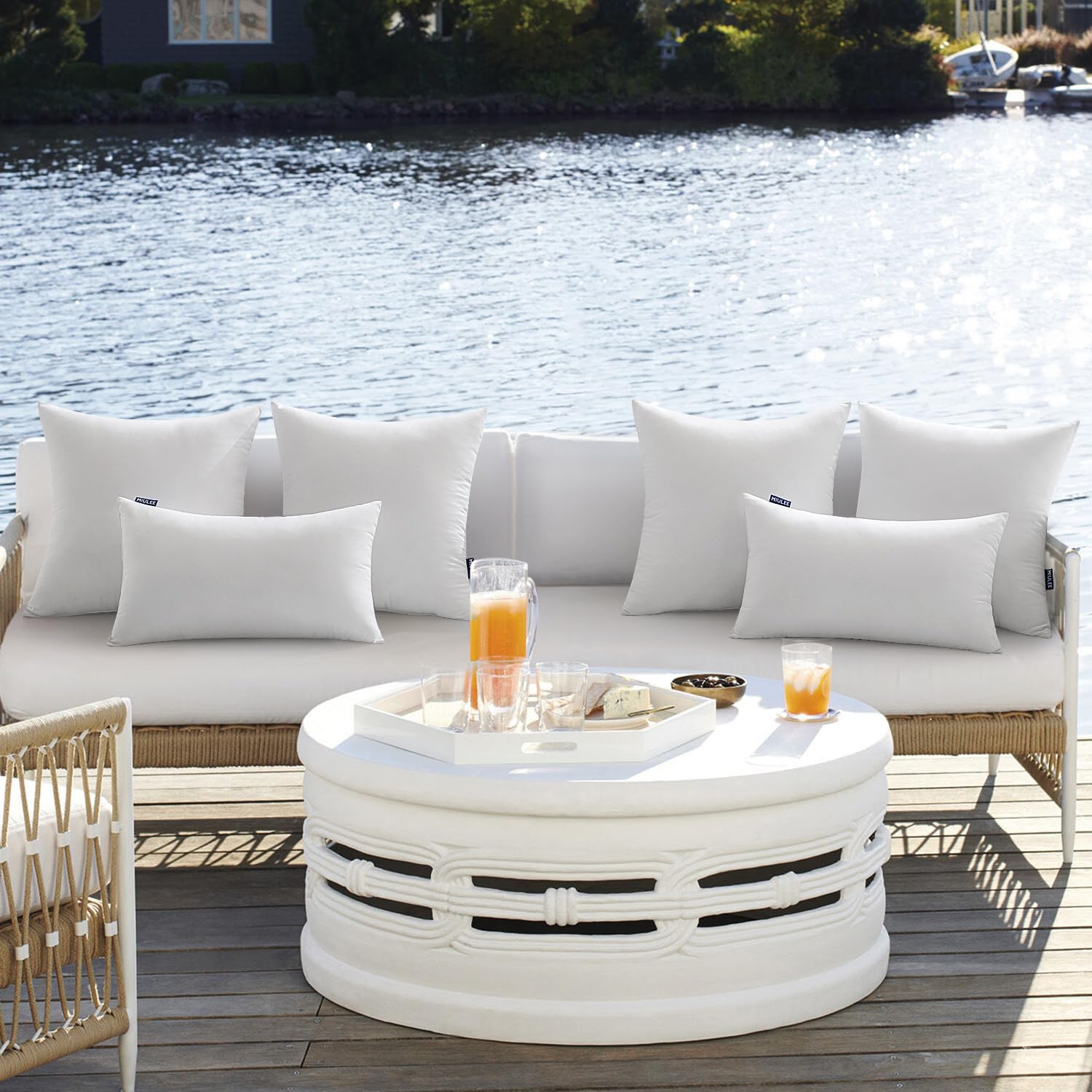 MIULEE 20x20 decorative inserts enhancing balcony decor with weather resistance.
