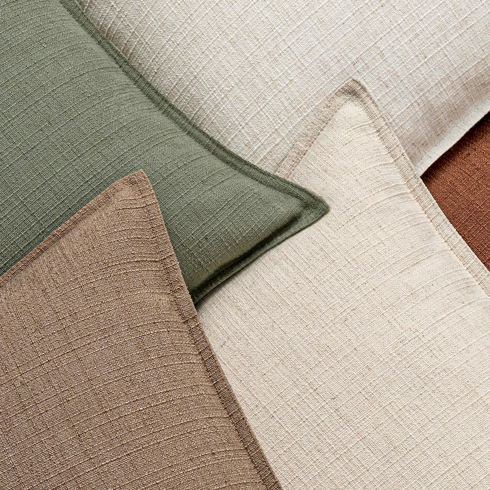 MIULEE euro sham with flange edge adds rustic elegance.