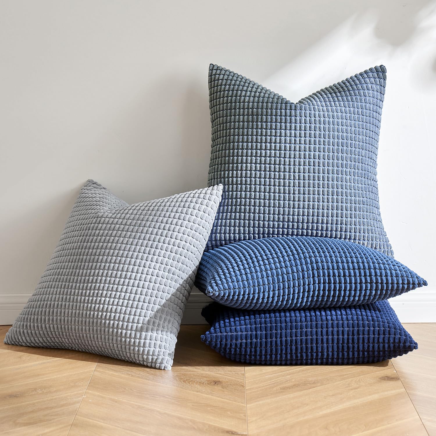 Hidden zipper detail on MIULEE pillow cover offers secure insert removal and a neat silhouette.