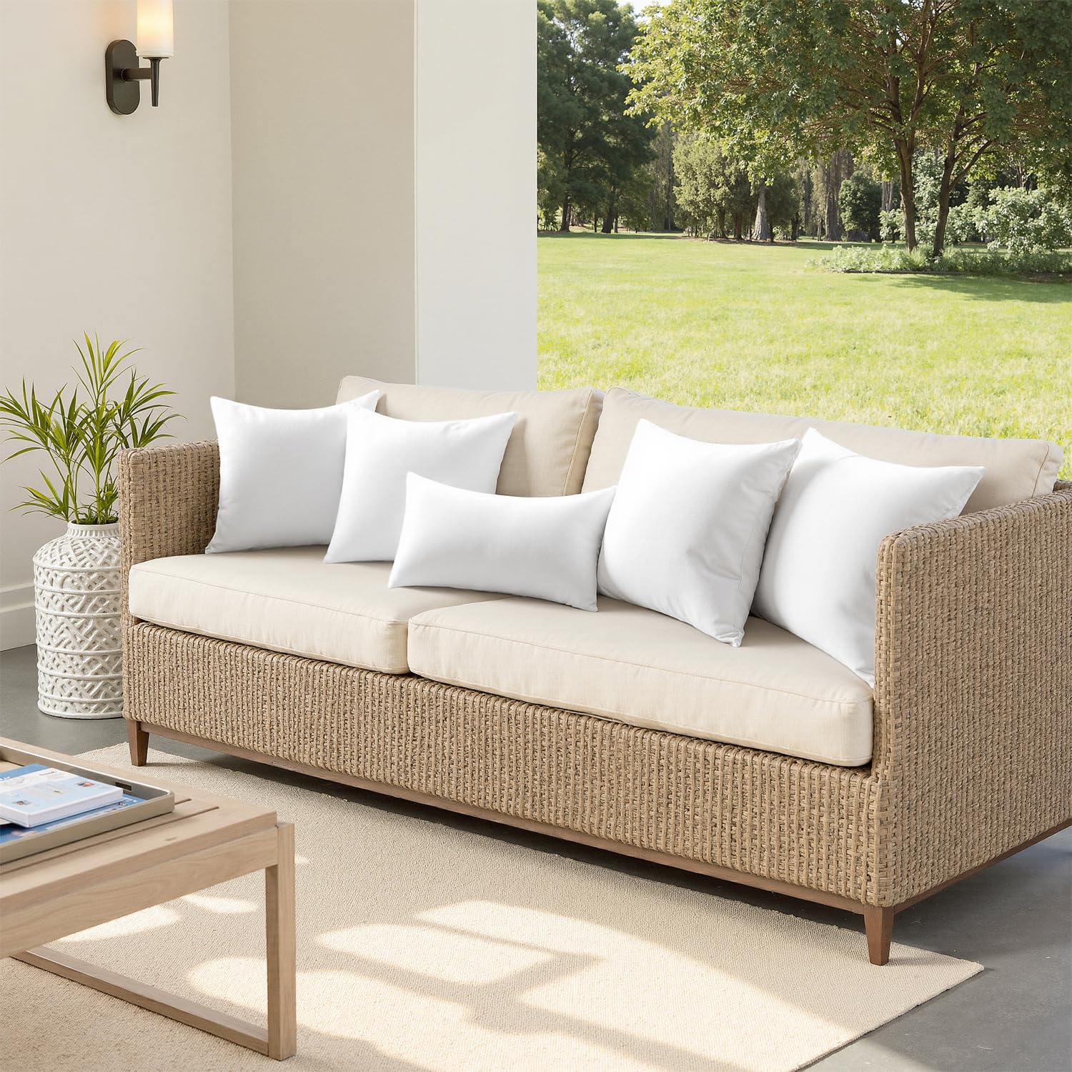 MIULEE inserts puffed to achieve a fuller plush look