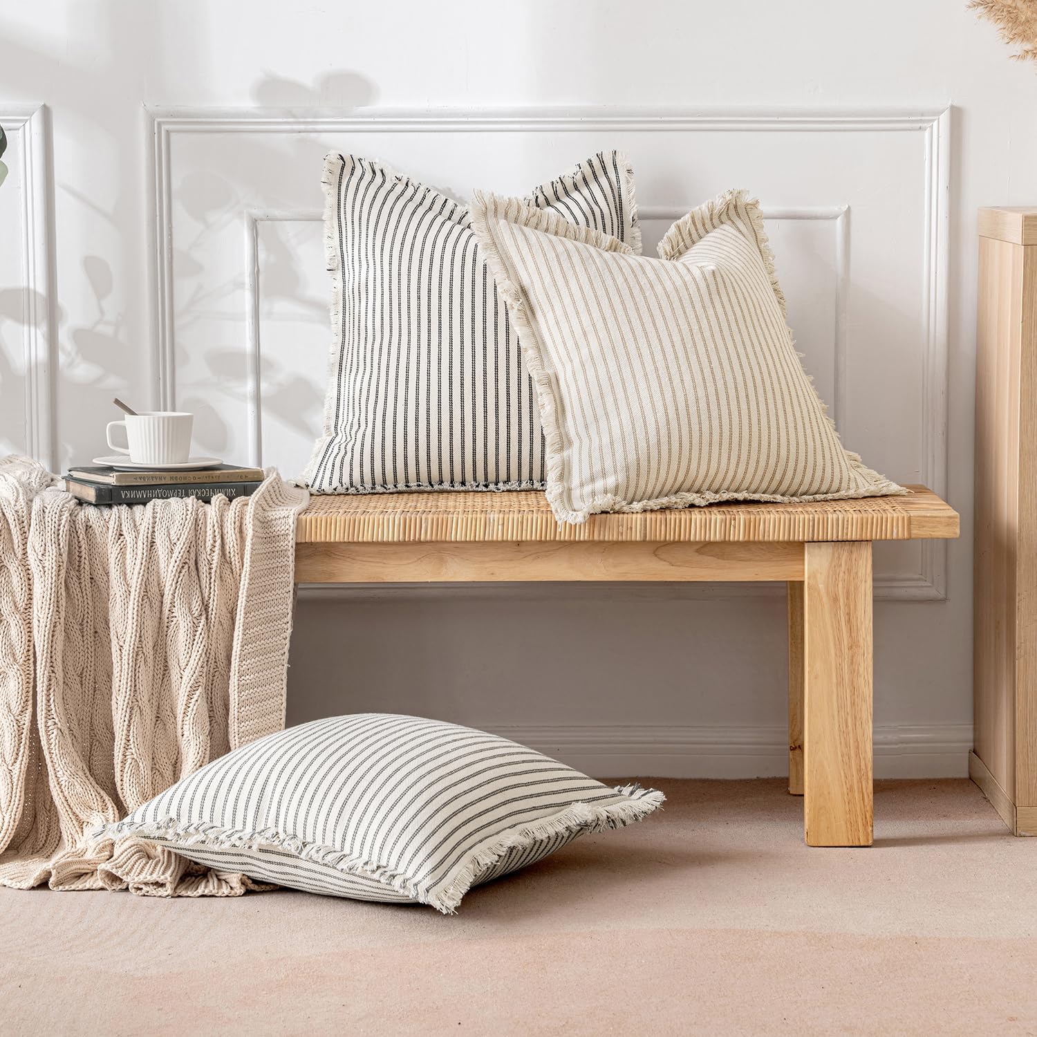 MIULEE easy-care linen cover suitable for indoor and outdoor decor.