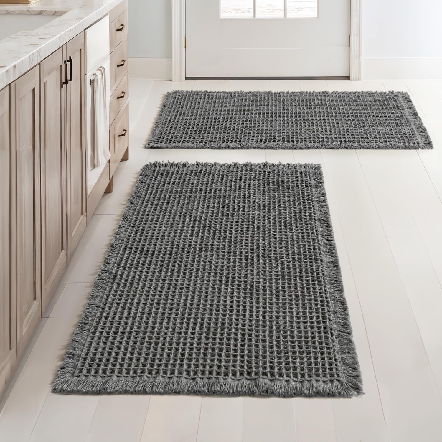 MIULEE waffle bath rug in dark grey, 18x30, for soft, quick-drying floors.