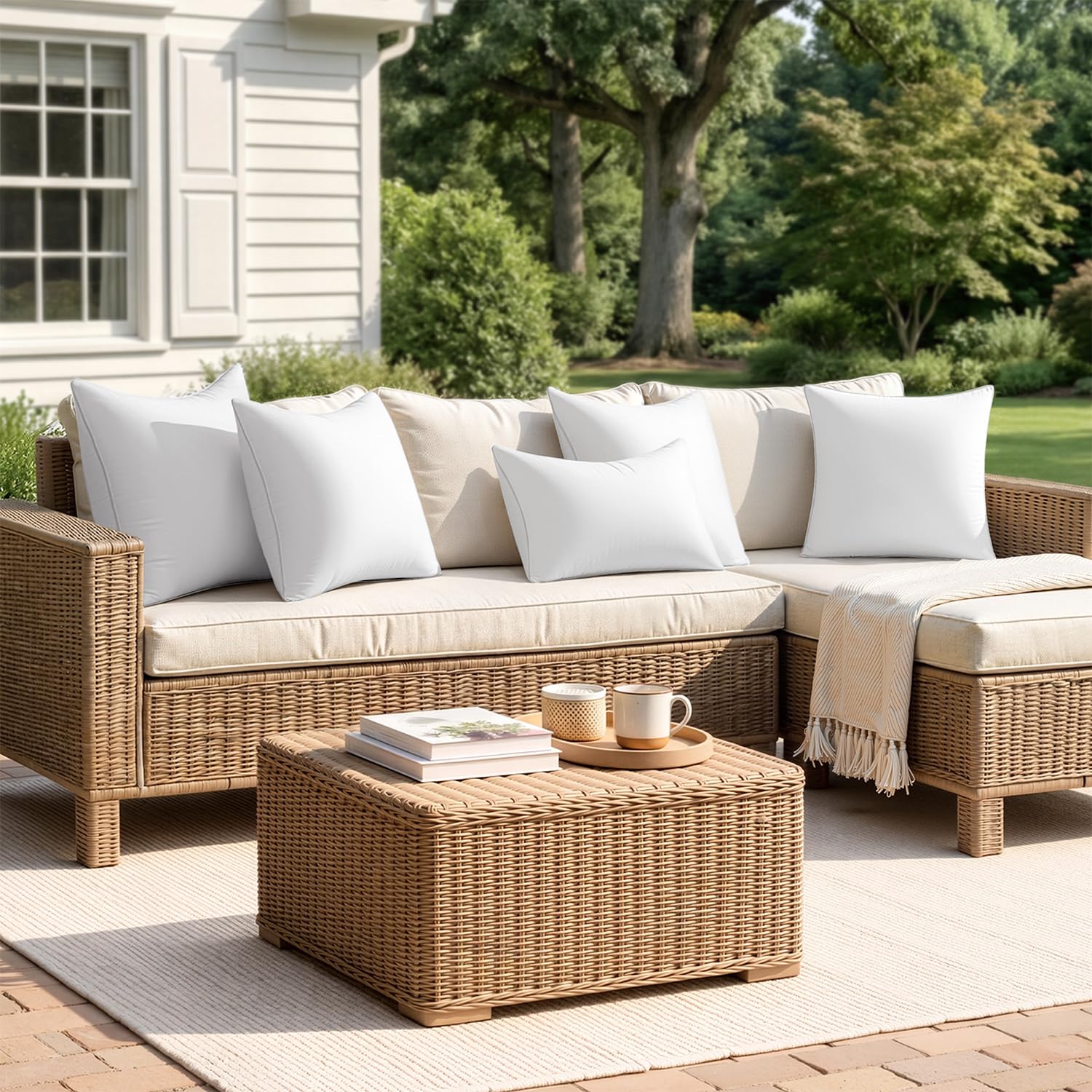 MIULEE waterproof layered design guards cushions against splashes and light rain.