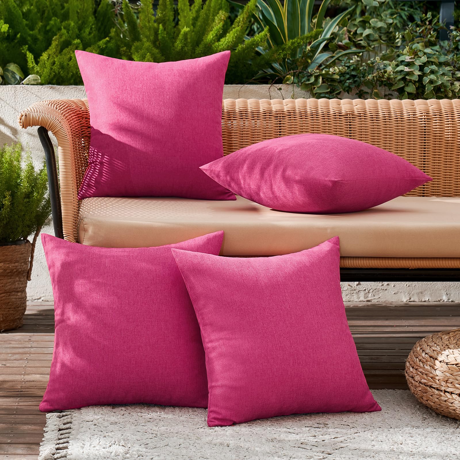MIULEE waterproof polyester fabric protects cushions outdoors.