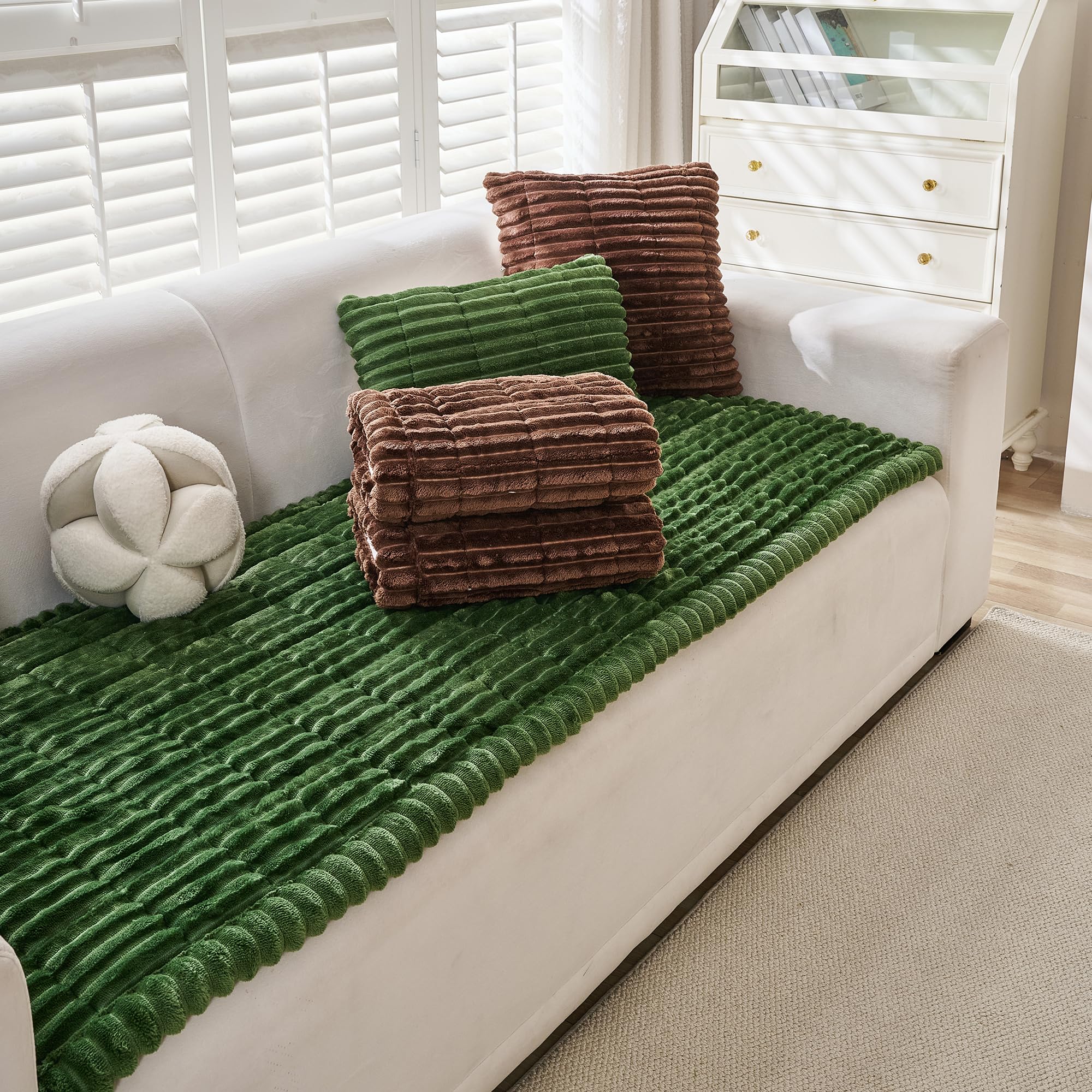 Mivnue multiuse design shown as windowsill or rug companion