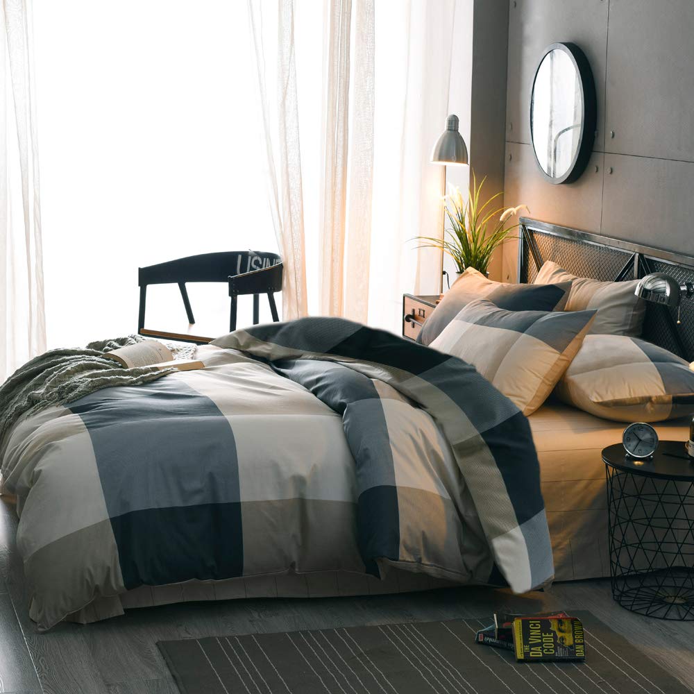 Mixinni all-season microfiber comforter offers lightweight warmth and breathable comfort.