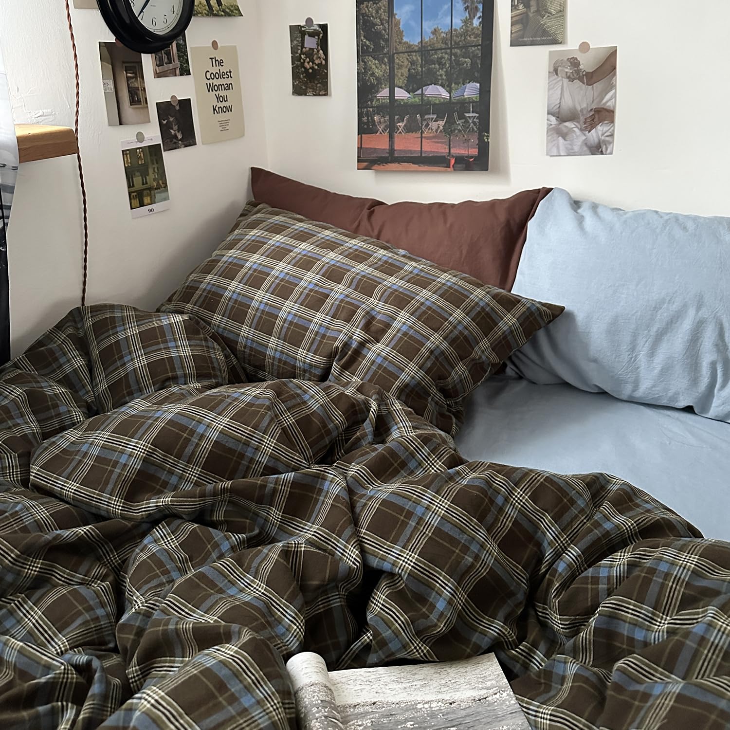 Mixinni hidden zipper closure on duvet cover securely holds the comforter.