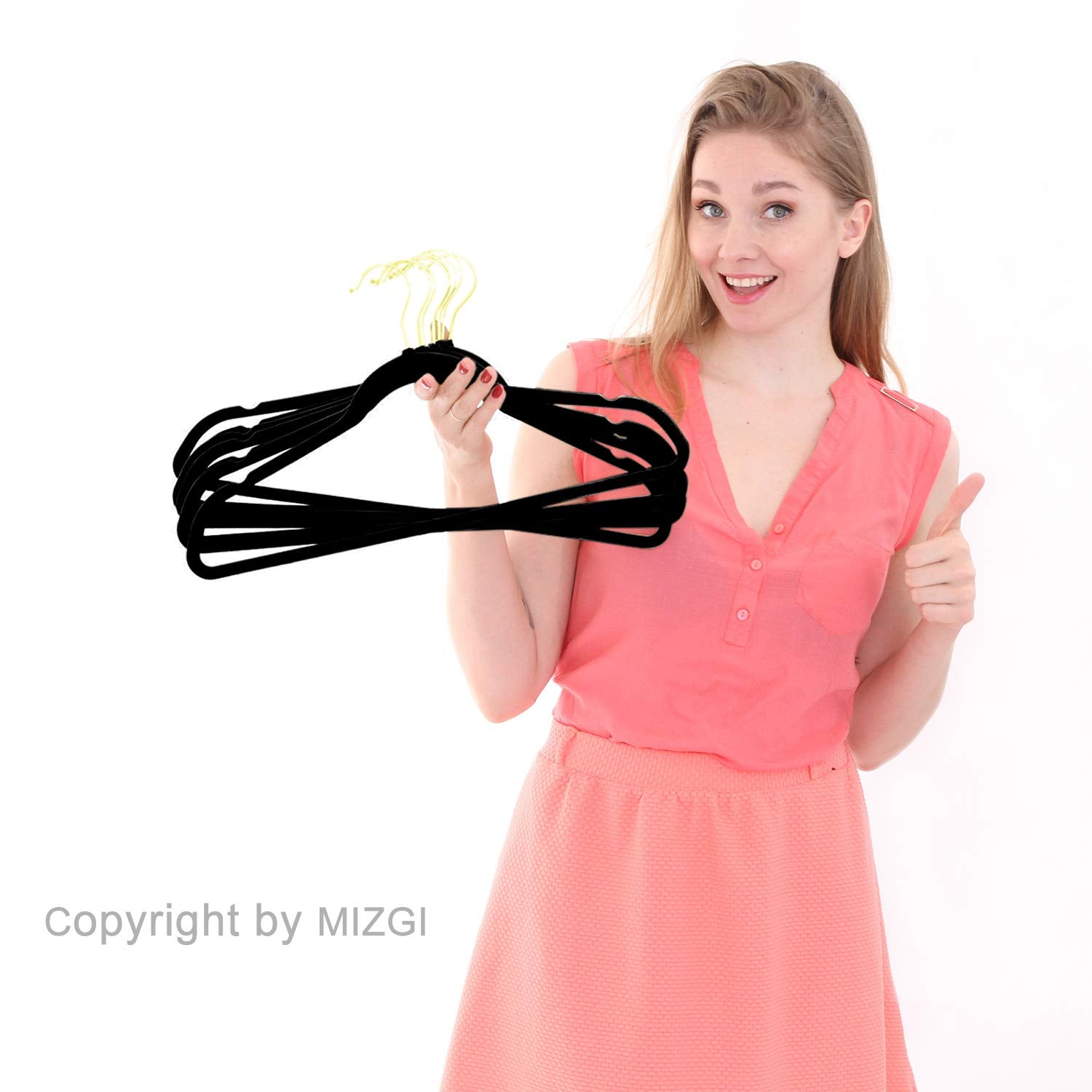 MIZGI value pack of 50 hangers keeps wardrobes tidy and accessible