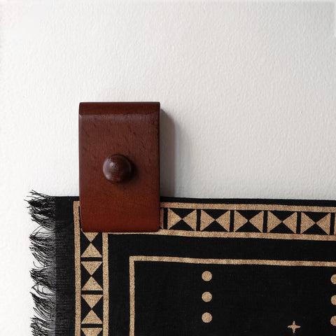 MOCTUS blanket hangers wall mount for easy decoration and wall-saving storage.