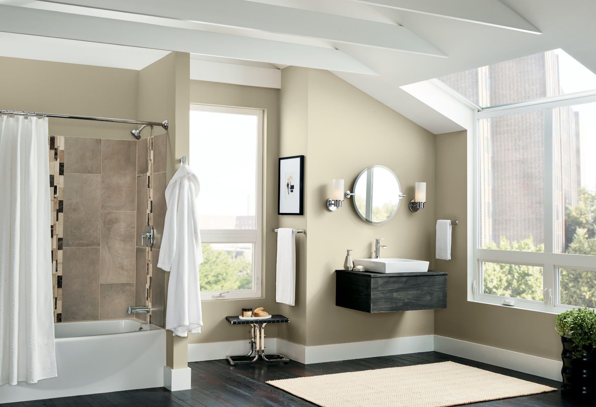 Moen CSR2160CH in-tub-surround setup shows easy fit