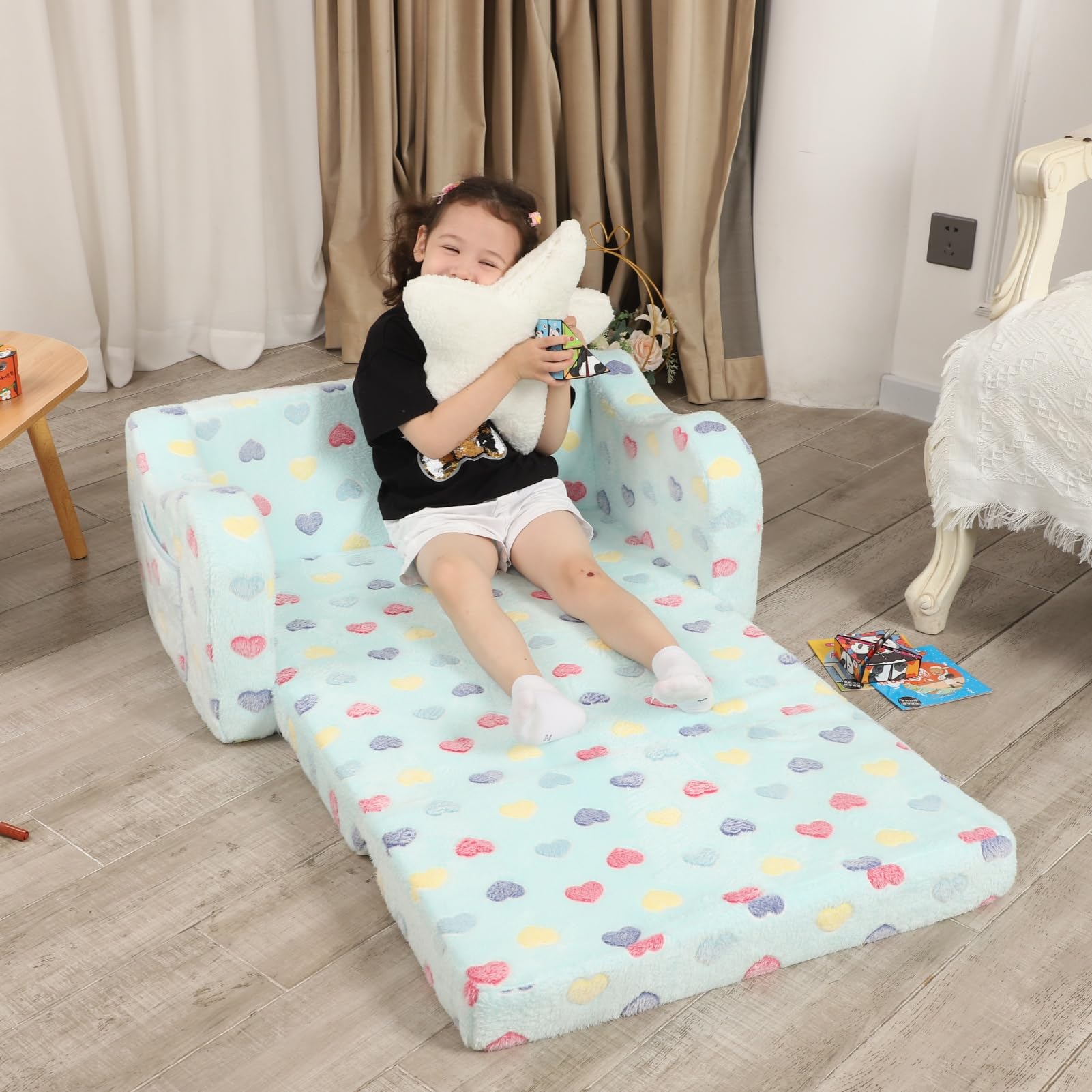 MOMCAYWEX machine-washable cover makes cleanup easy after snacks.