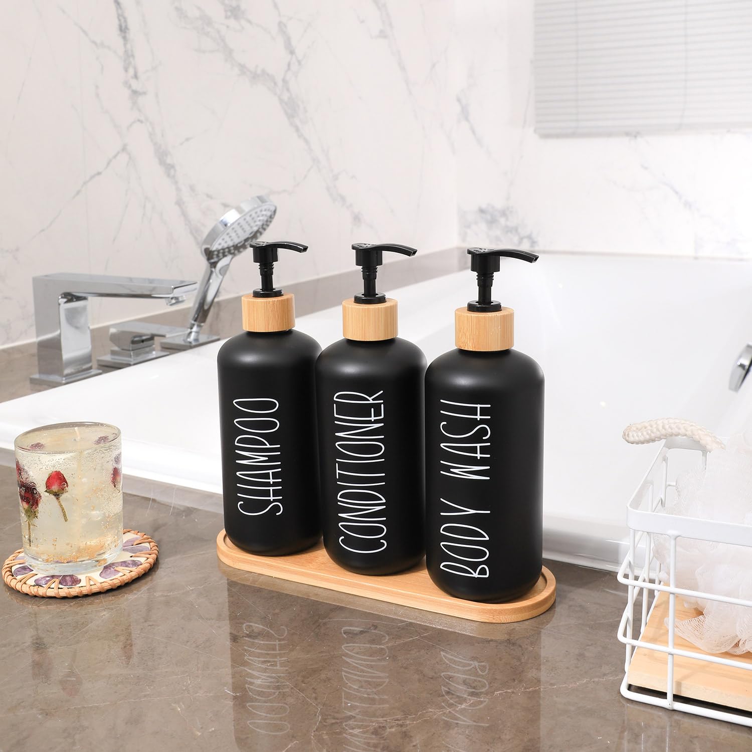 MOMEEMO gift-pack shower set, ideal for housewarmings and guest rooms.