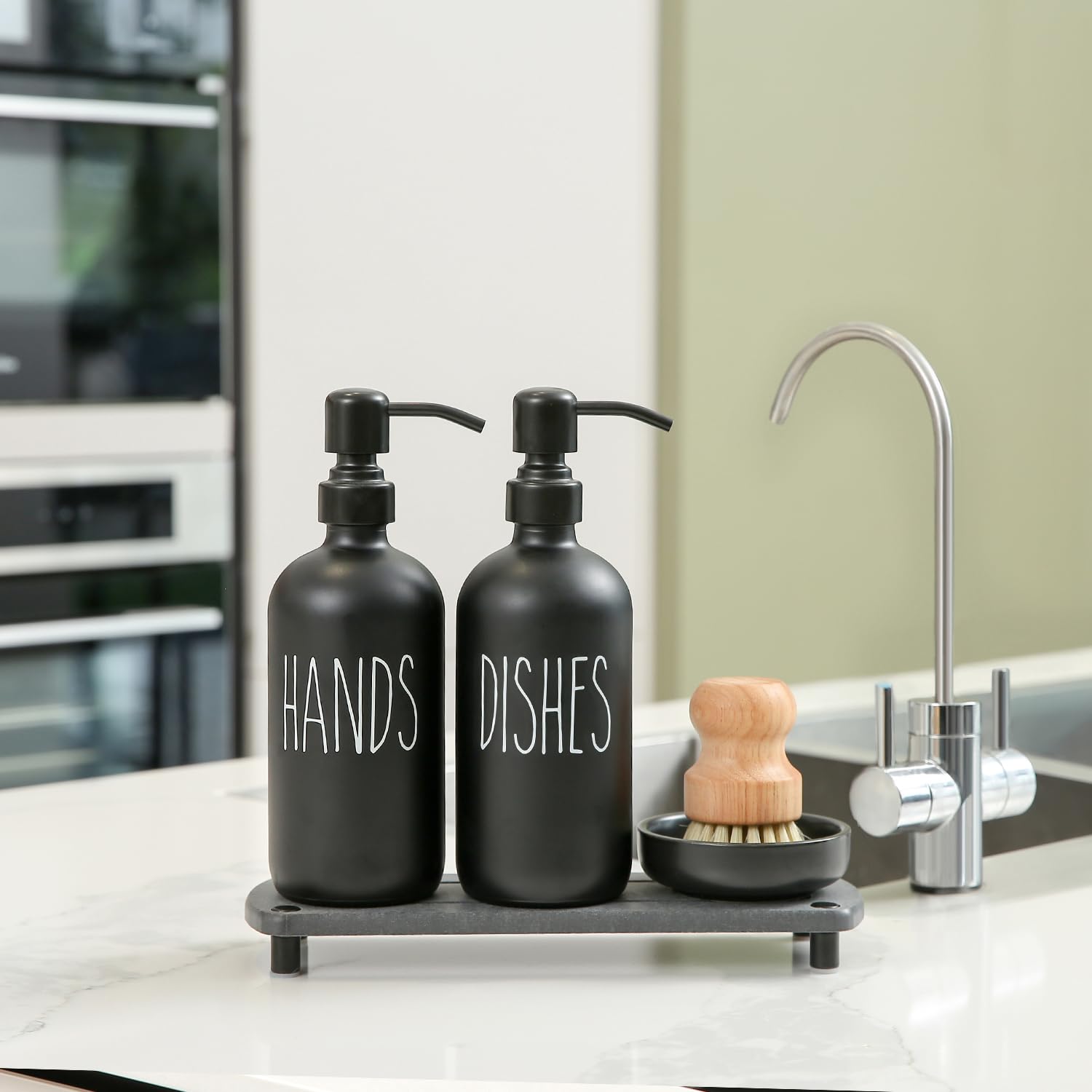 MOMEEMO matte black set adds a stylish gift option for organized kitchens.