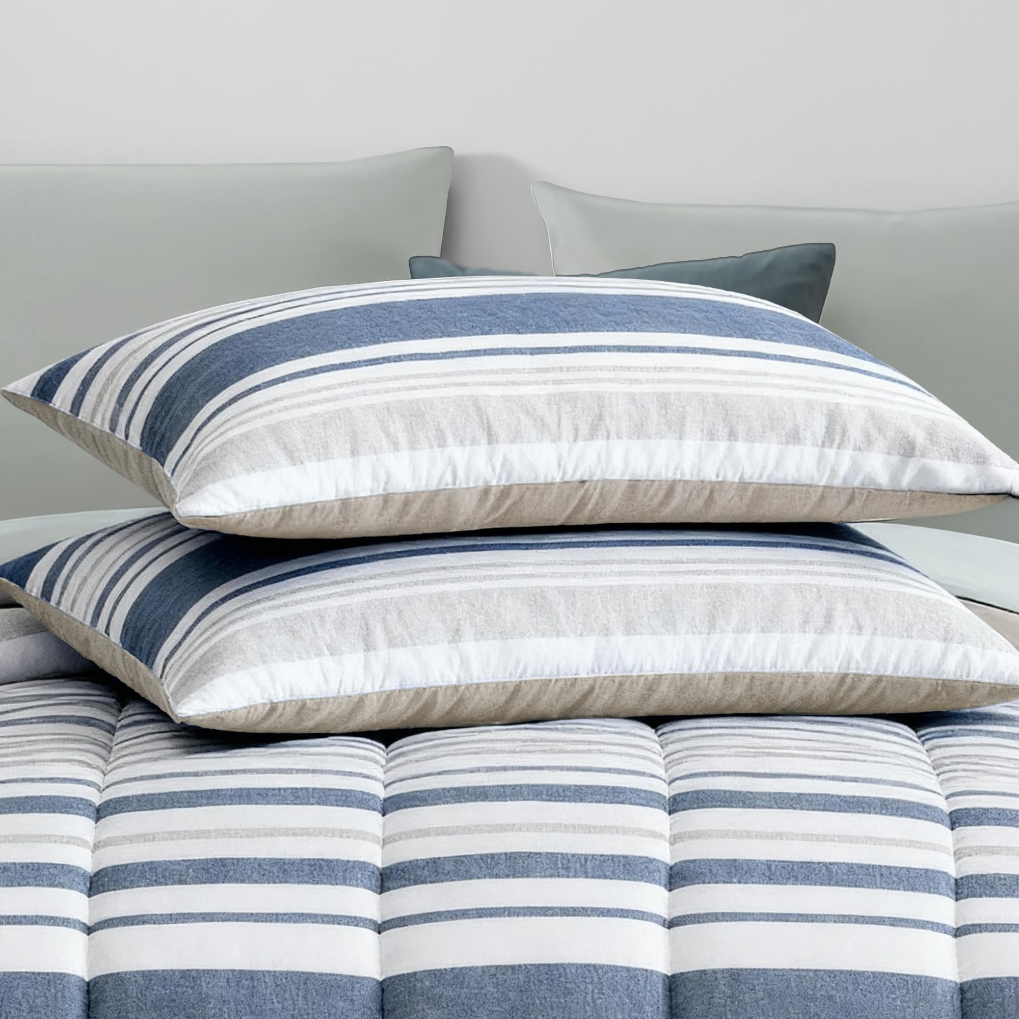 Monbix comforter quilt track stitching detail