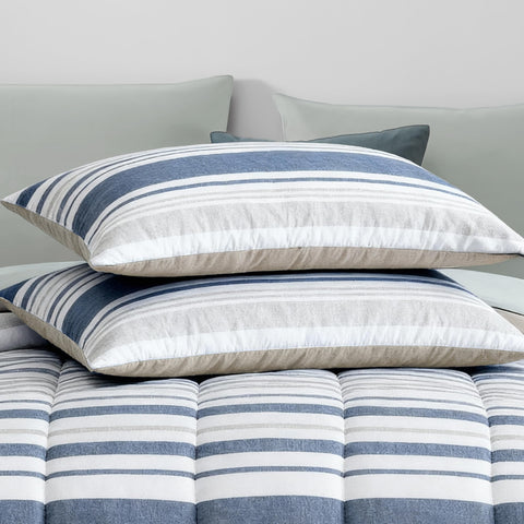 Monbix comforter quilt track stitching detail
