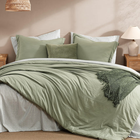 Monbix comforter texture closeup shows softness and prewashed premium finish.