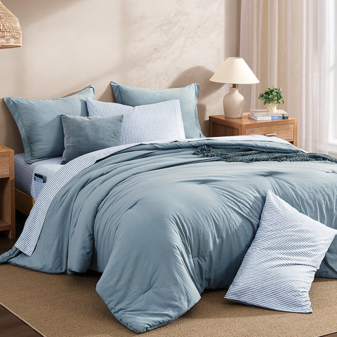 Monbix fitted sheet 60x80+14 fits securely and stays smooth.