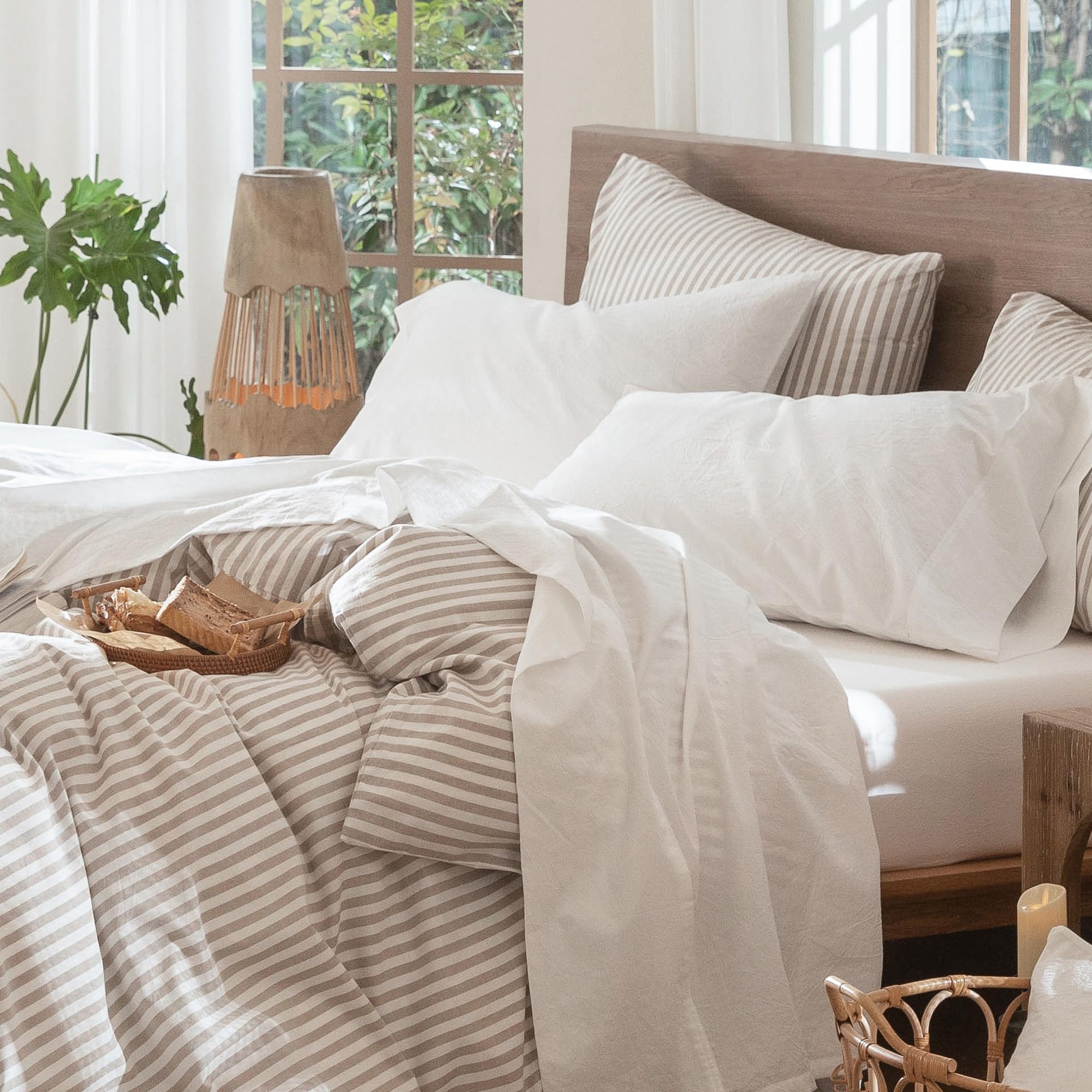 MooMee flat sheet off-white with breathable, cool comfort for warm nights.