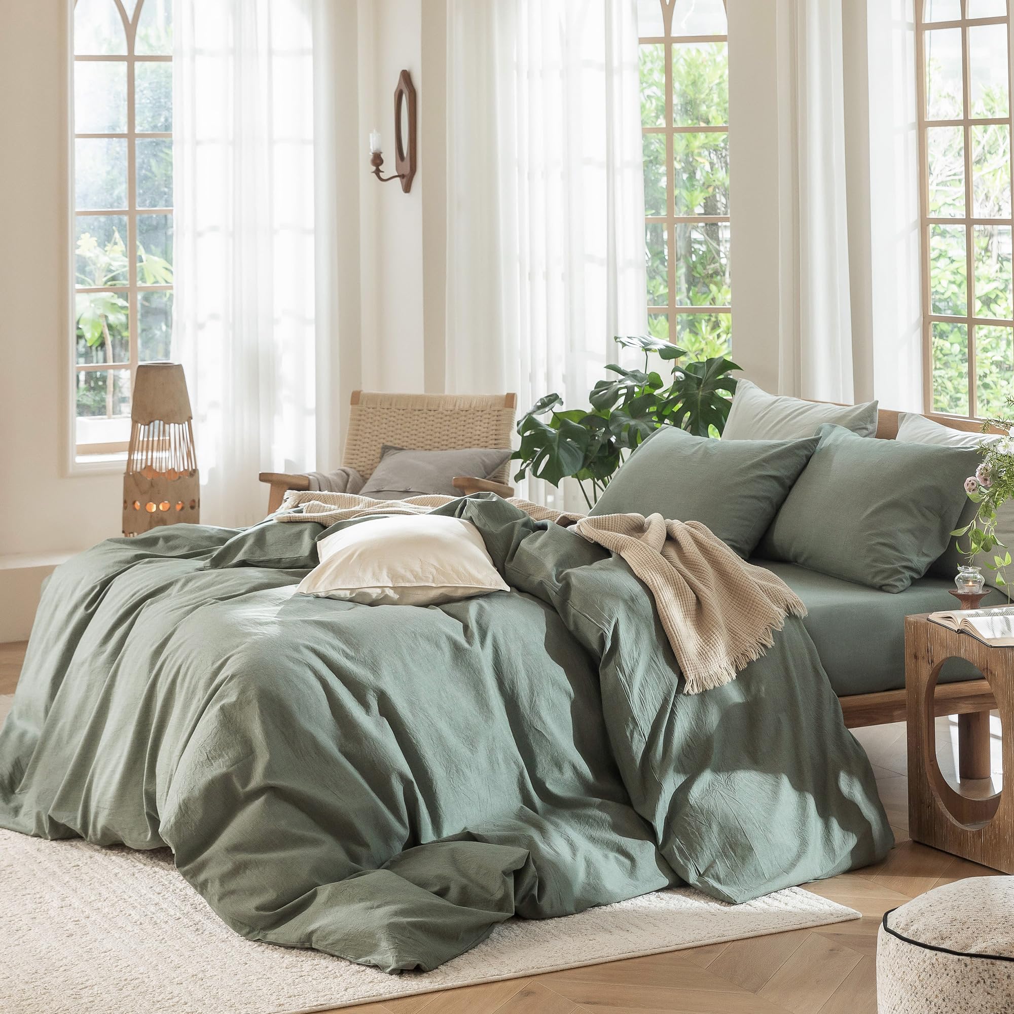 Moomee duvet cover showing hidden zip for seamless closure