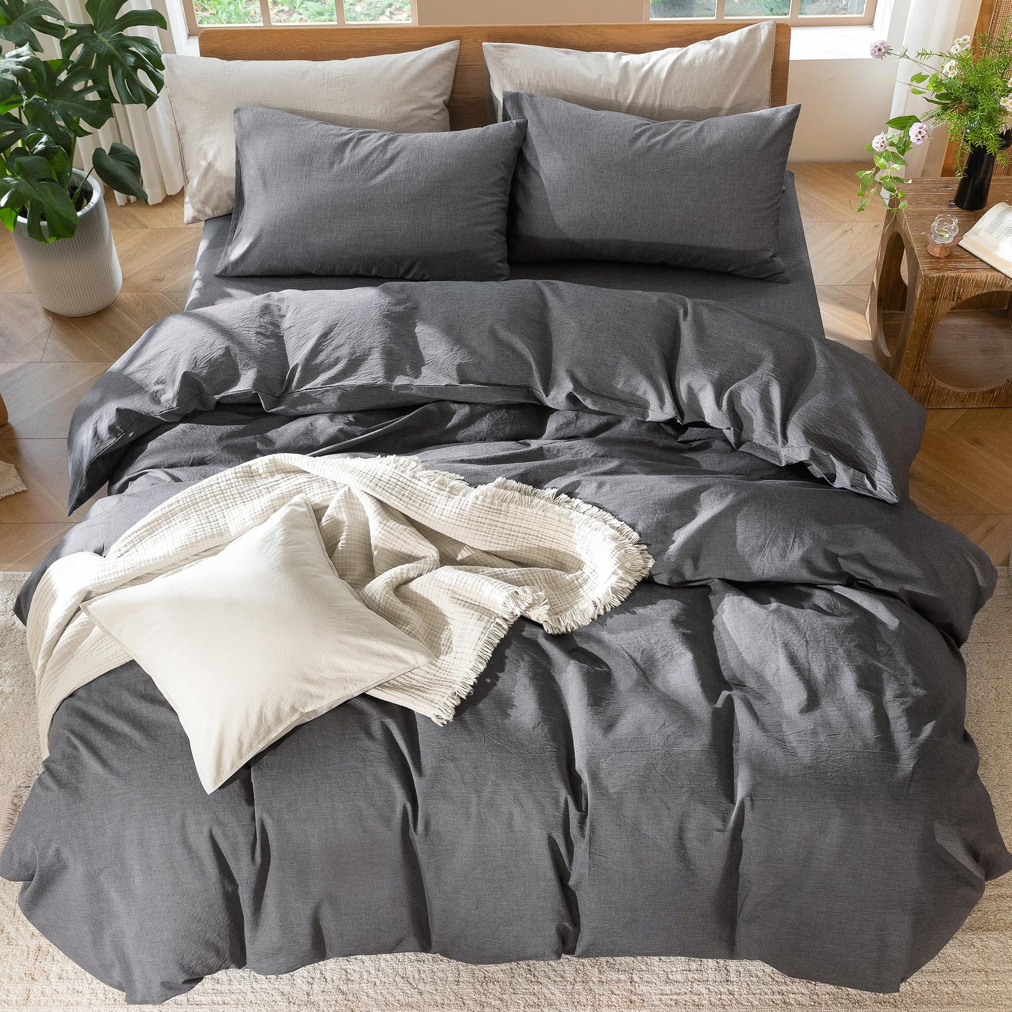 MooMee interior corner ties prevent shifting to keep the duvet aligned.