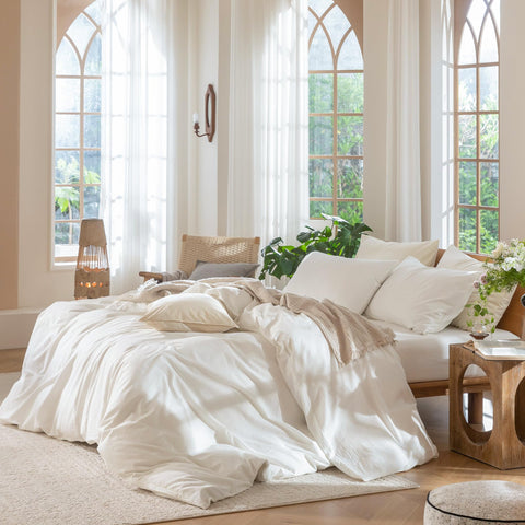 MooMee queen-size set packaging showing duvet cover and two shams.