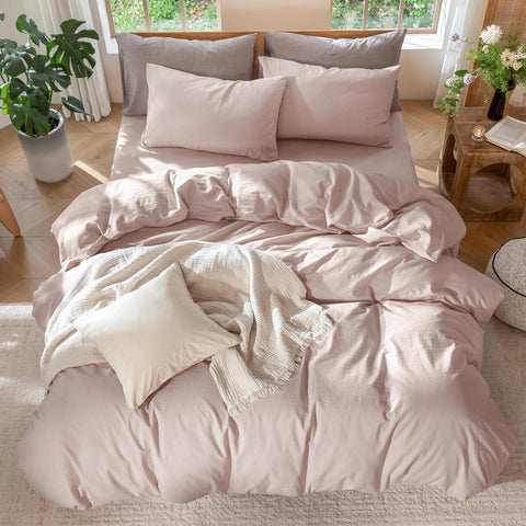 MooMee duvet features interior corner ties to keep inserts in place.