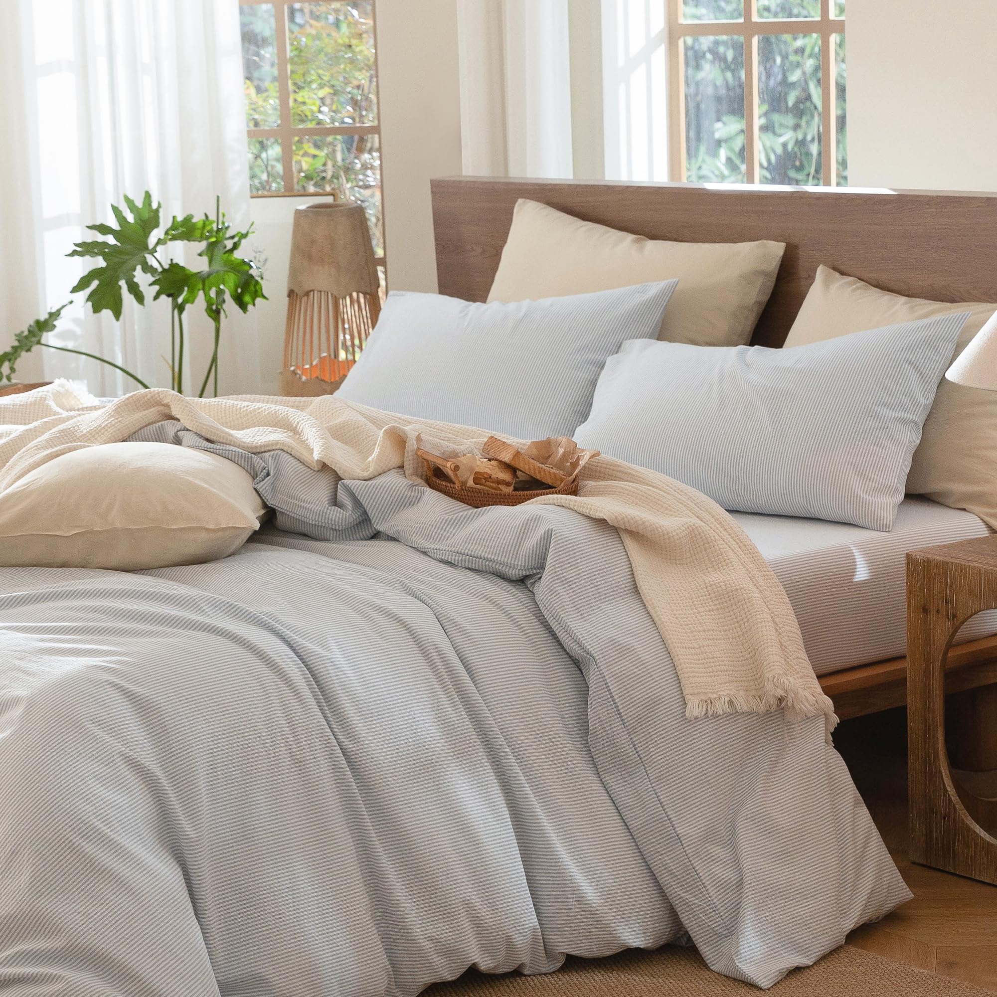 MooMee duvet cover hidden zipper closure keeps the cover secure and neat