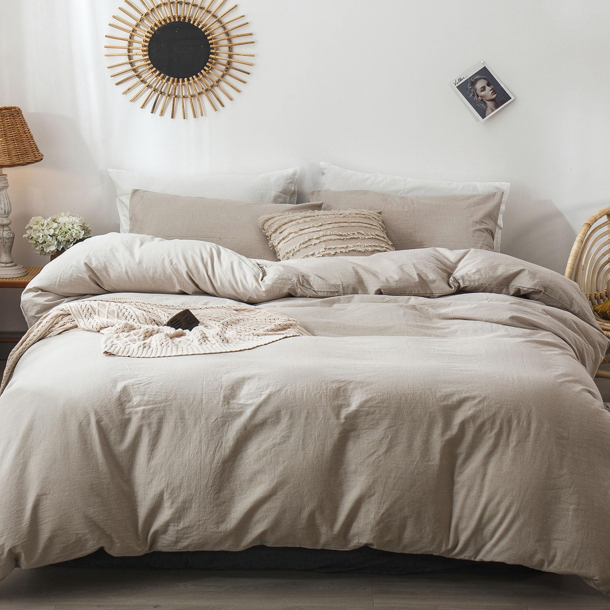 MooMee queen-size 90x90 duvet cover styled on bed for easy setup.