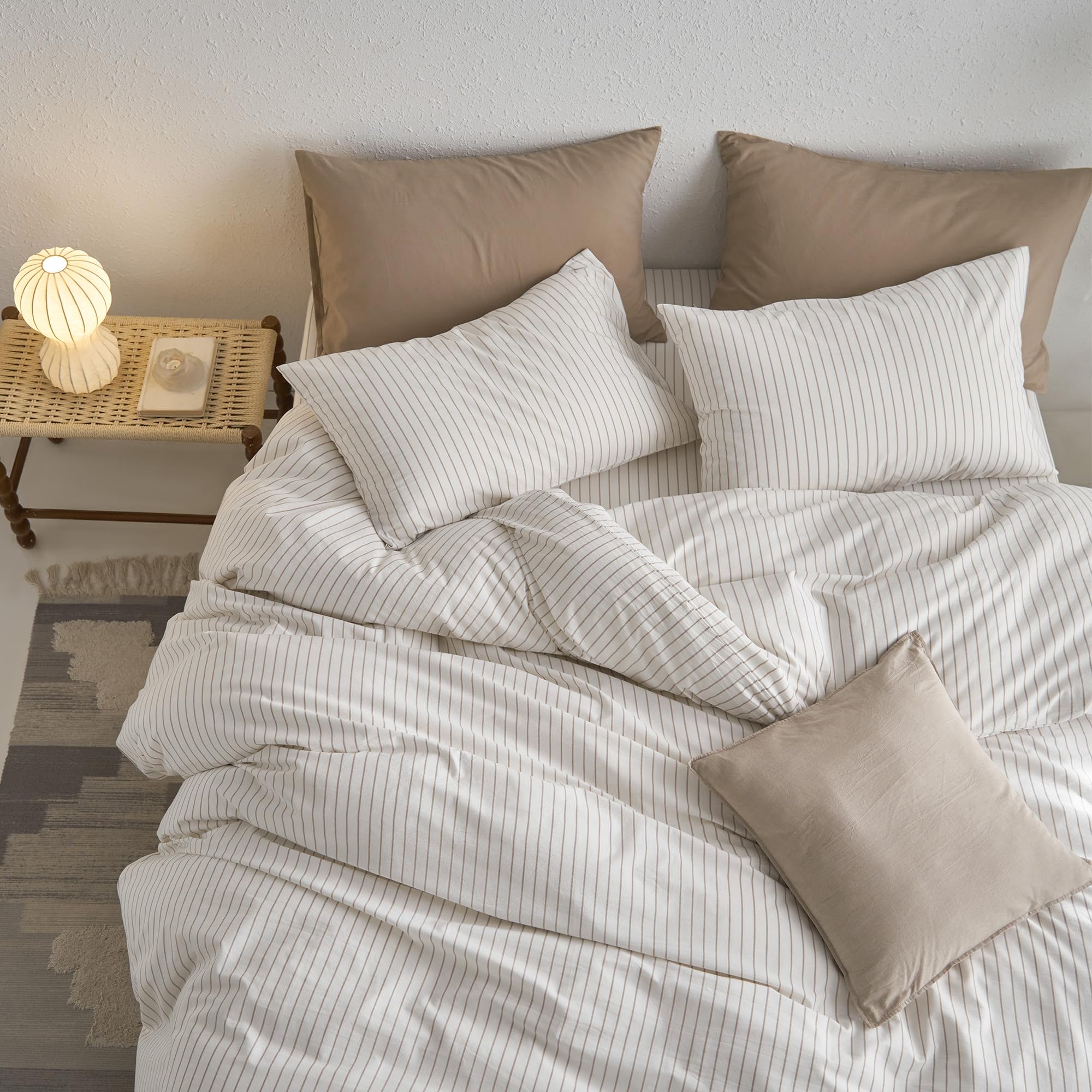 MooMee duvet cover hidden zip closure keeps the look clean.