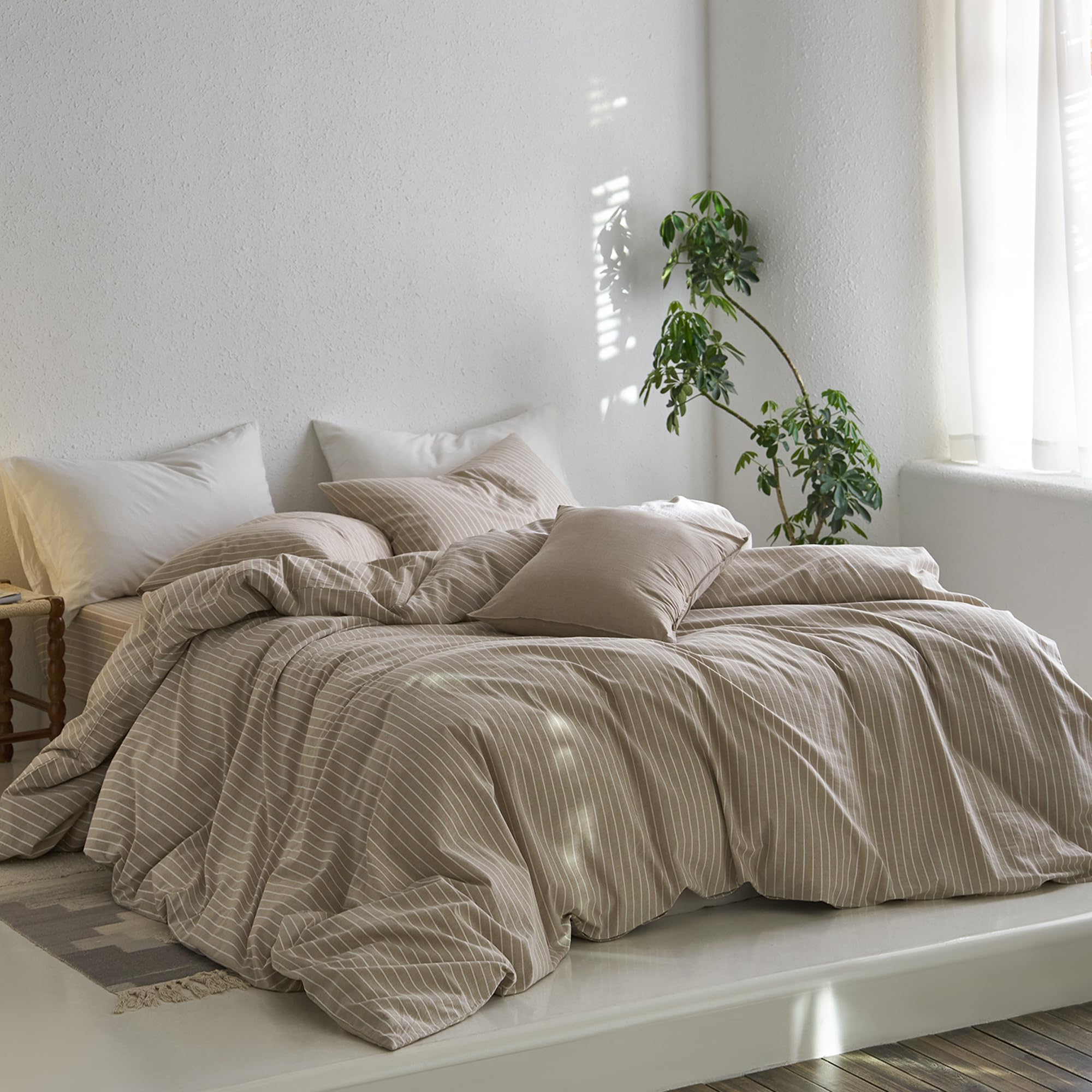 MooMee linen-like soft surface demonstrates cozy, durable bedding feel.