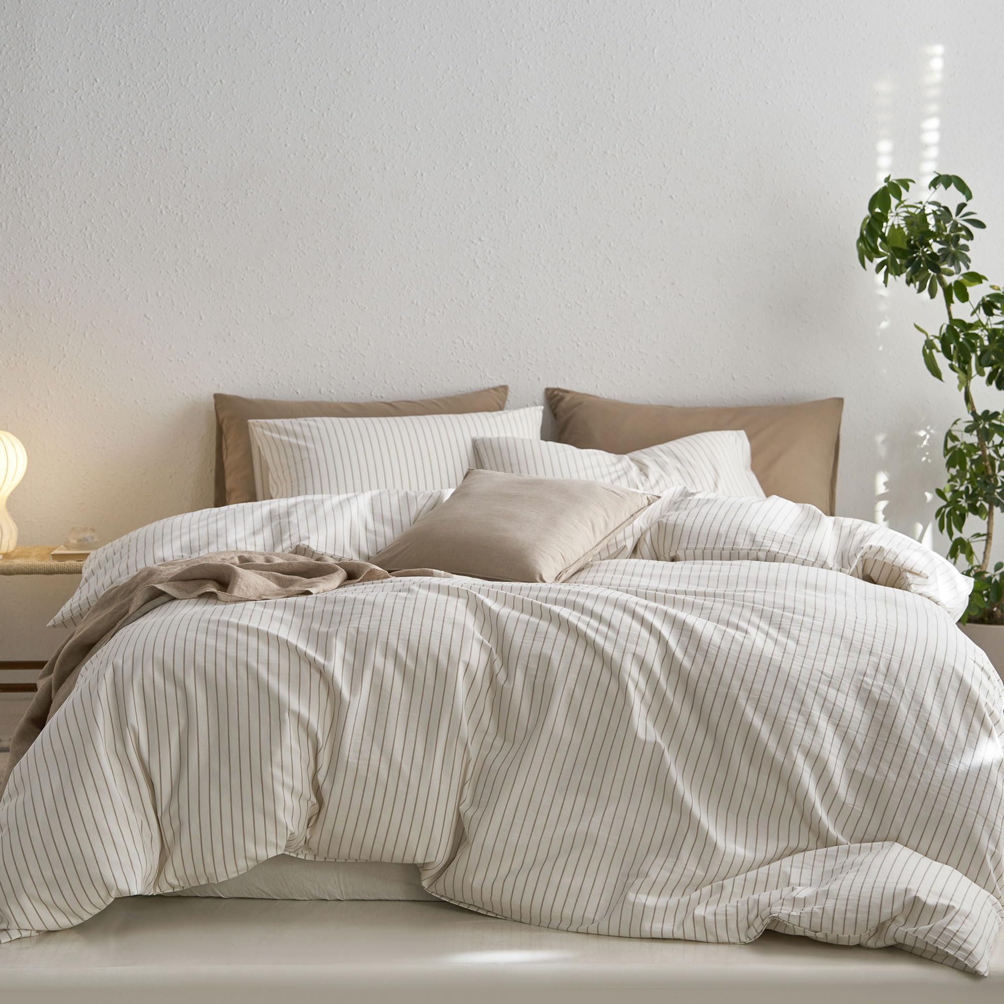 MooMee striped duvet cover in queen size offers breathable comfort and a linen-like look.