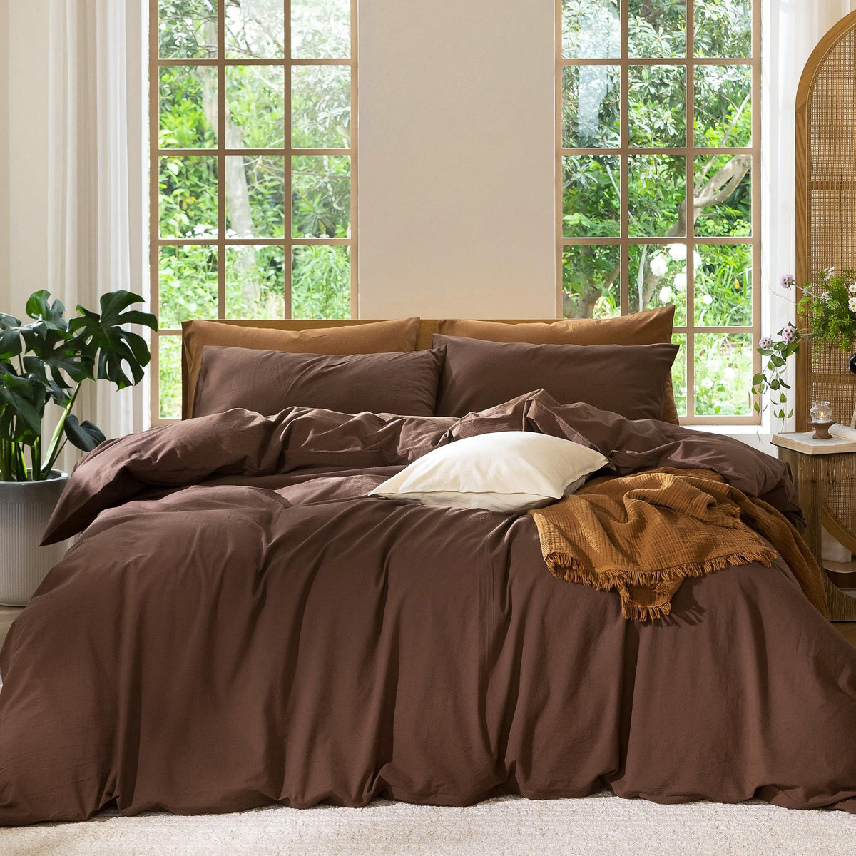MooMee duvet cover in cocoa brown with linen-like texture and breathable cotton comfort.