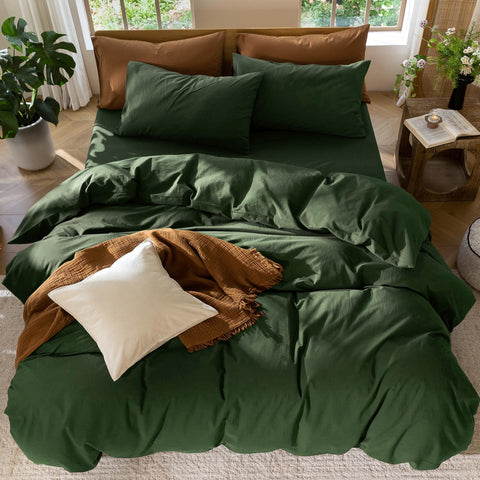 MooMee forest green duvet with interior corner ties to stay perfectly in place.