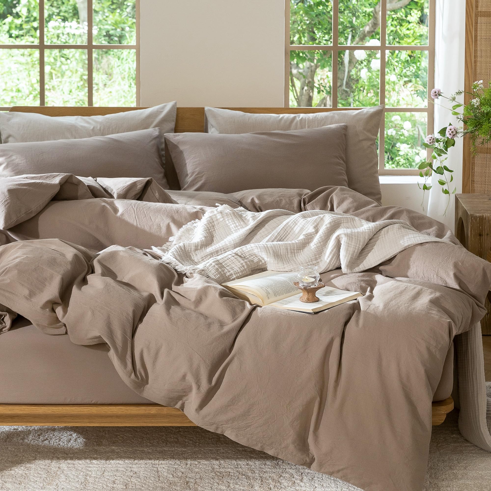 MooMee pillowcases envelope closure for crisp, tidy appearance