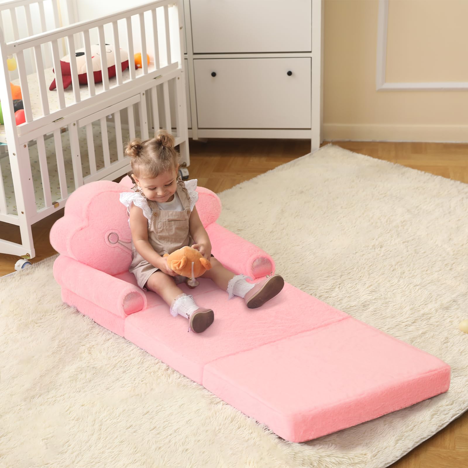 MOONBEEKI kid-friendly chair for bedrooms or playrooms.