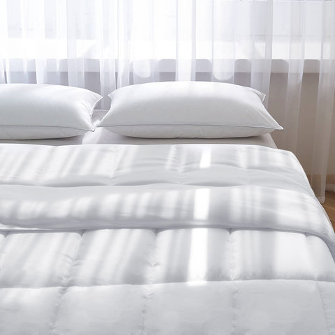 Moonsea all-season duvet insert offers versatile warmth and comfort.