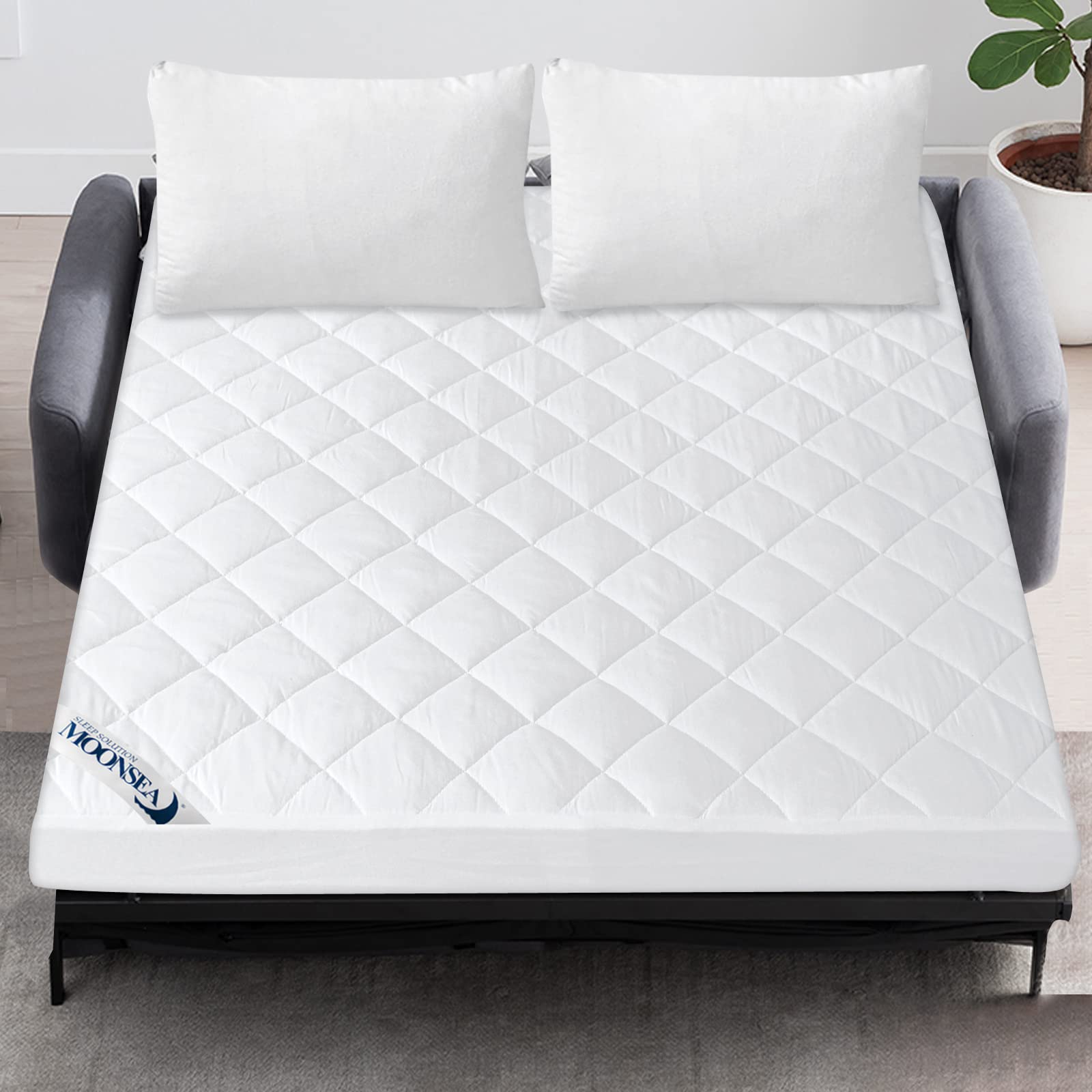 Moonsea machine-washable mattress pad offers easy care and quick refresh.