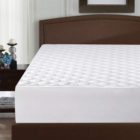 Moonsea queen mattress pad deep-pocket detail shows secure fit.
