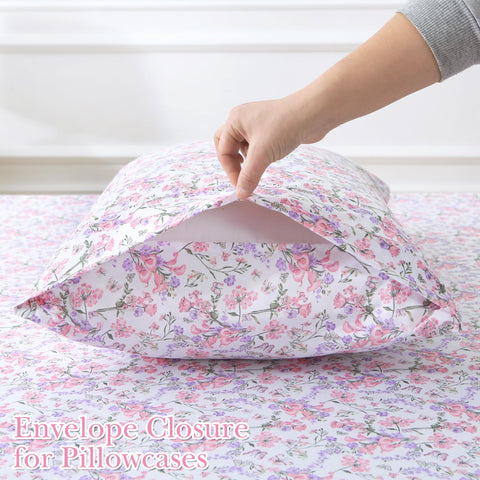 Mooreeke twin pillowcase included for a complete sheet set.
