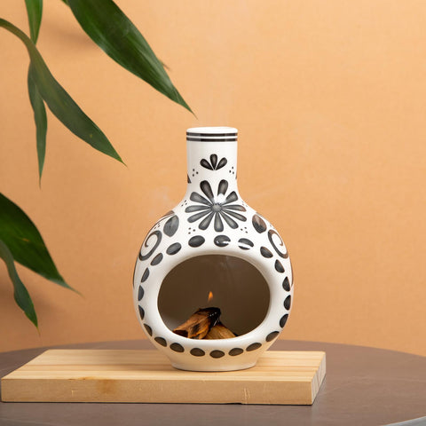 MOUGIGI Compact burner suits small desks or altars.