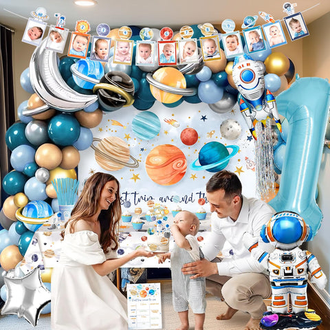 MOVINPE star foil balloon complements space-themed decor