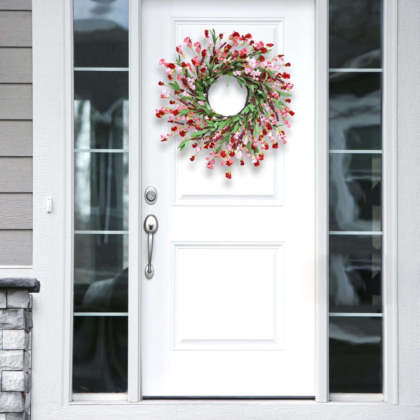 MSMUH adjustable-shape wreath showing reshaping for seasonal displays