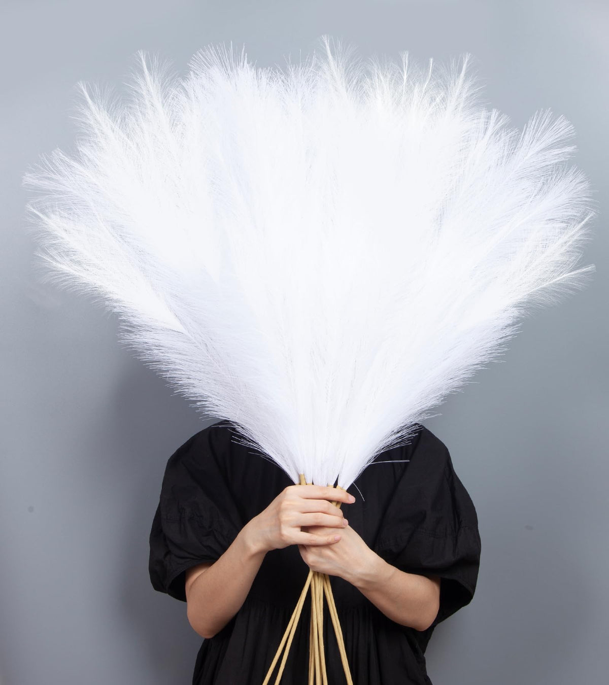 MUUNC 9-pcs pampas grass stems add tall, airy texture to any living space.