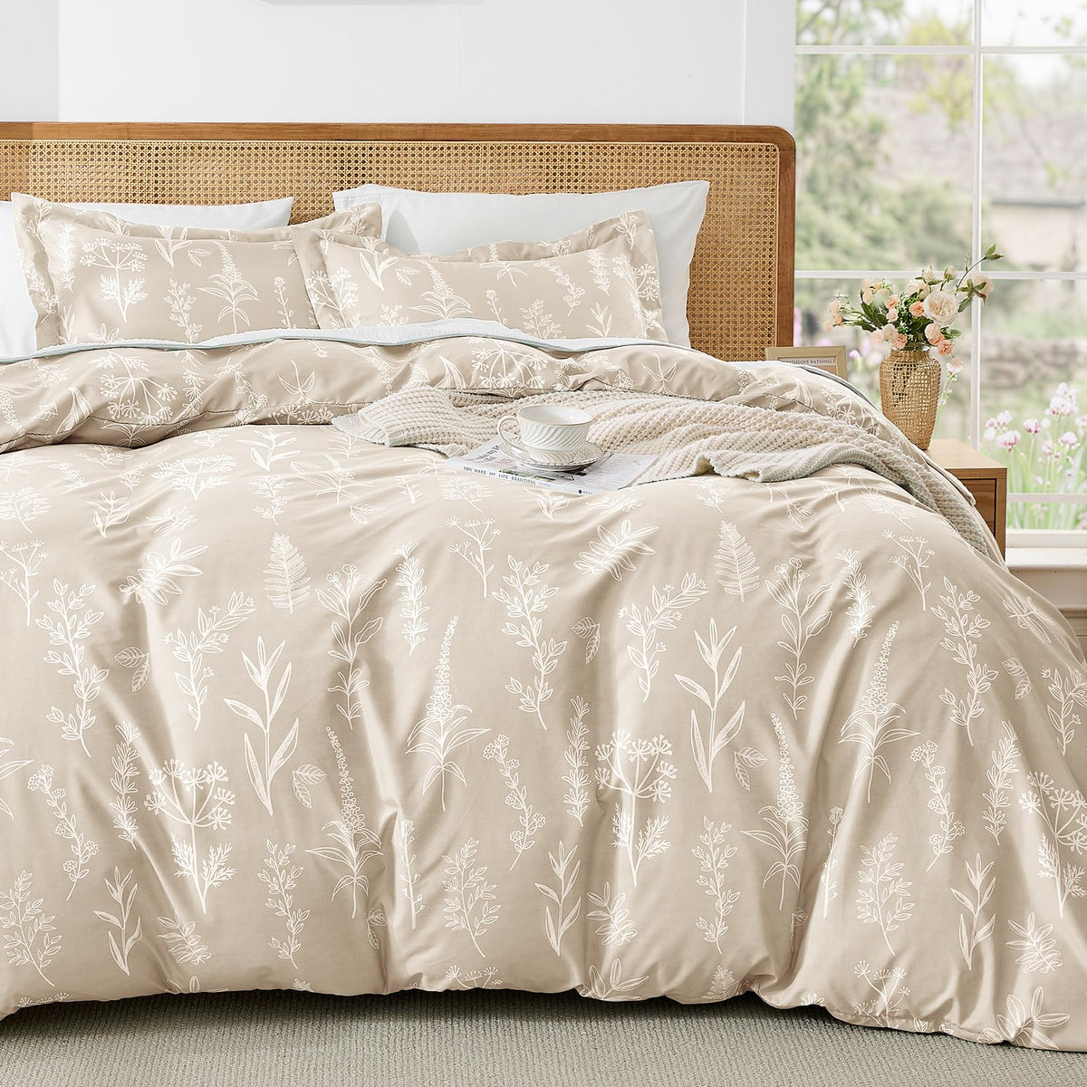 MUXHOMO floral duvet cover queen front view adds vibrant, modern style to your bedroom