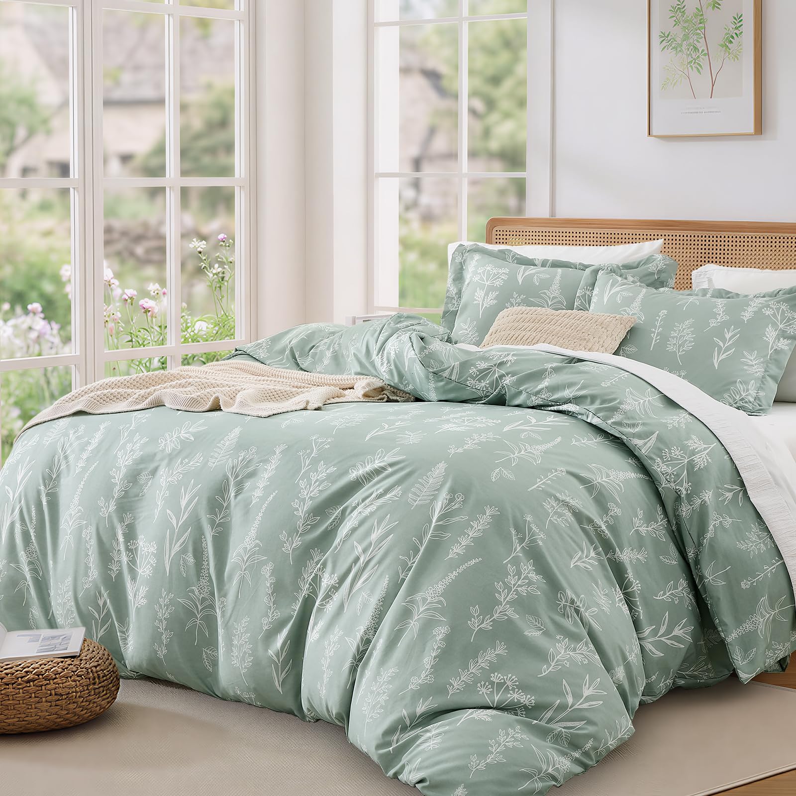 MUXHOMO packaging includes duvet cover and two pillowcases for quick setup.
