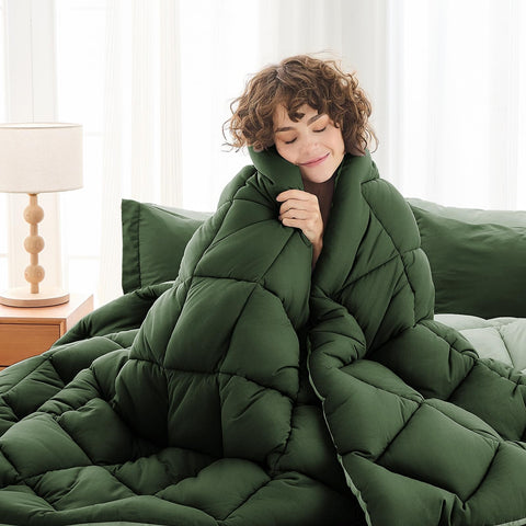 MUXHOMO reversible design showcases two colors for seasonal styling