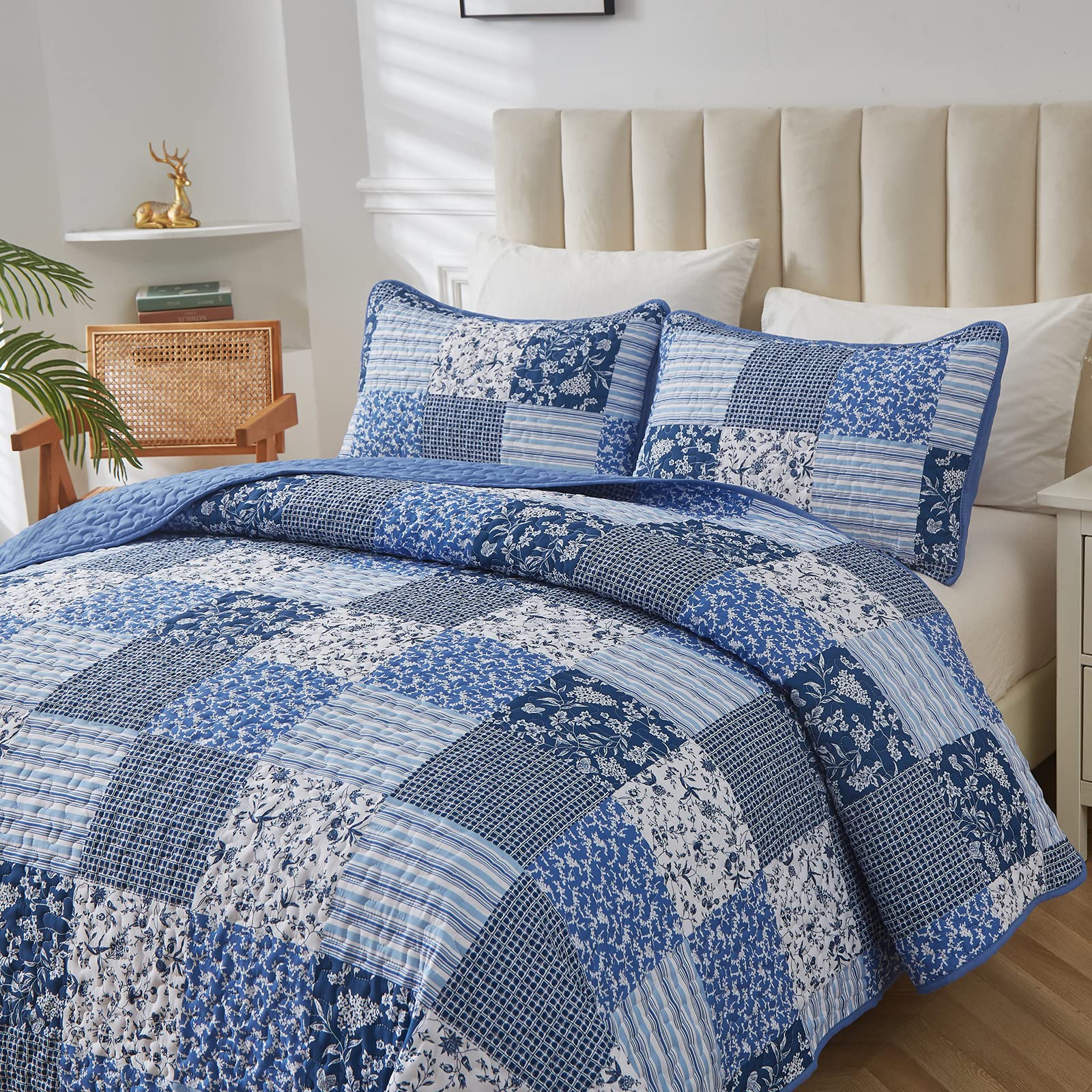 Mybedsoul blue-white plaid quilt king closeup highlights stitching and plaid pattern