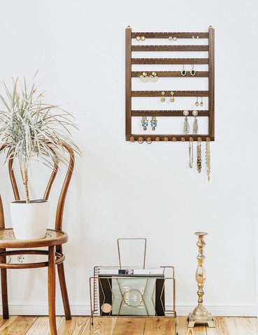 Mymazn space-saving display keeps all pieces in view at a glance.