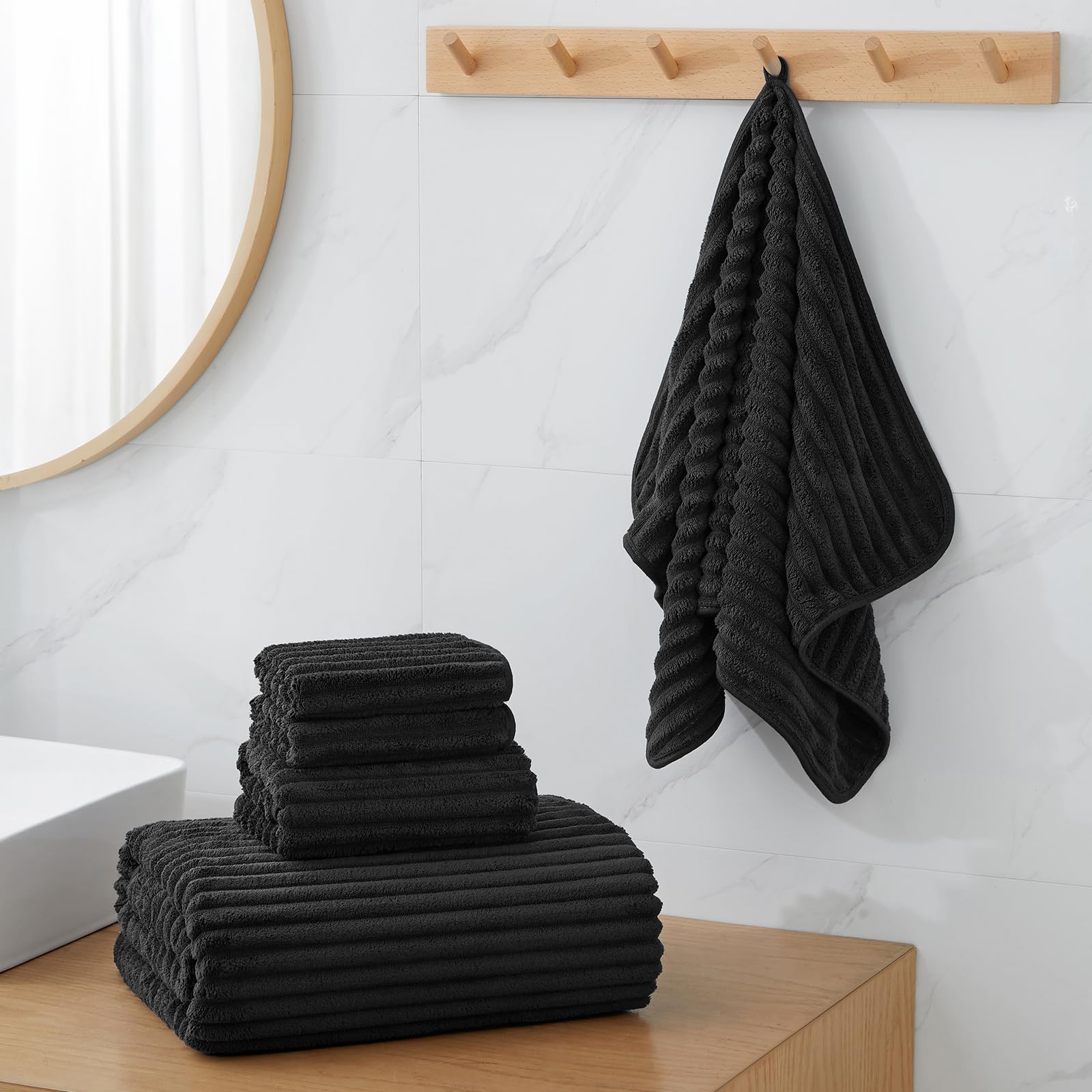NALIVO bath towel close-up showing soft microfiber and plush texture