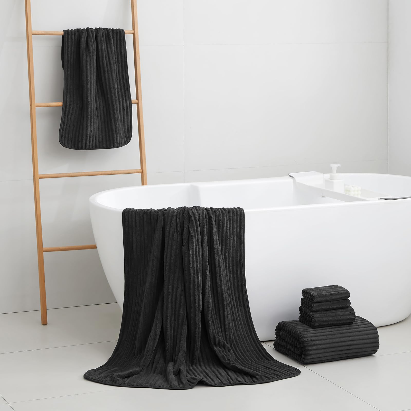 NALIVO washcloths close-up with quick-dry microfiber texture